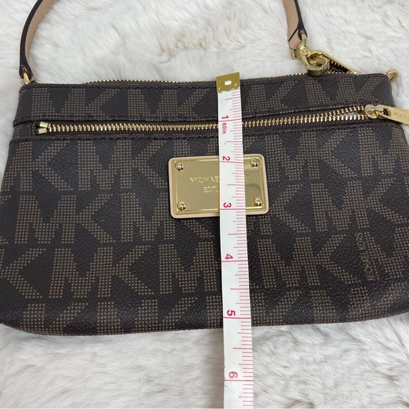 Michael Kors Jet Set Large Wristlet Brown - Picture 9 of 12